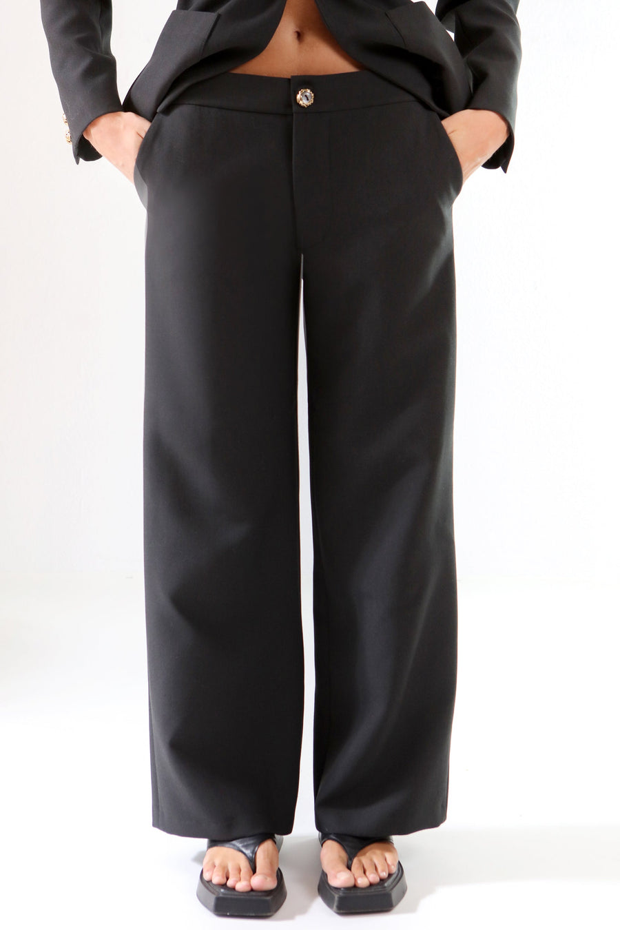 Plaque Jacket and Straight Trousers Suit Black